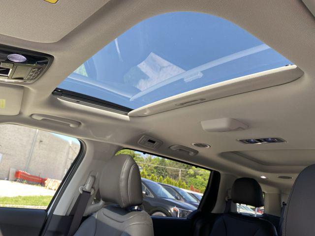 Photo of 2026 Snow White Pearl Kia Carnival Hybrid