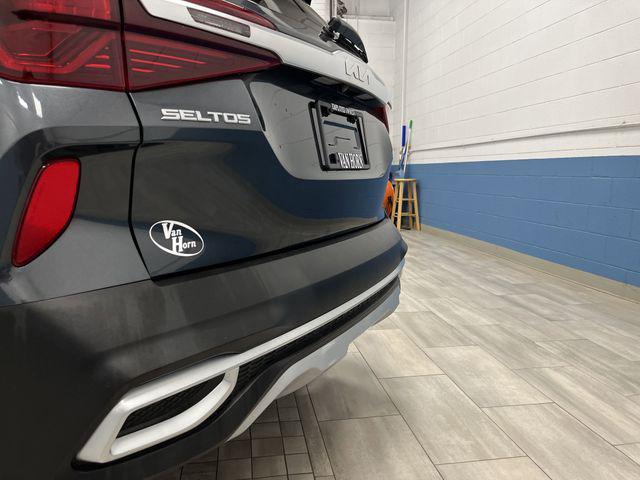 Photo of 2023 Gravity Gray Kia Seltos