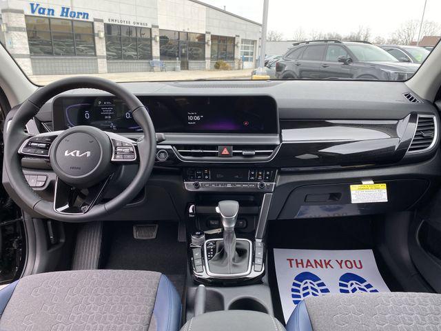 Photo of 2025 Fusion Black Kia Seltos