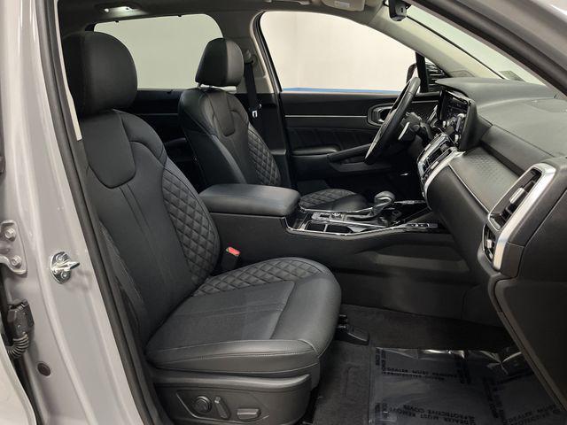 Photo of 2023 Wolf Gray Kia Sorento