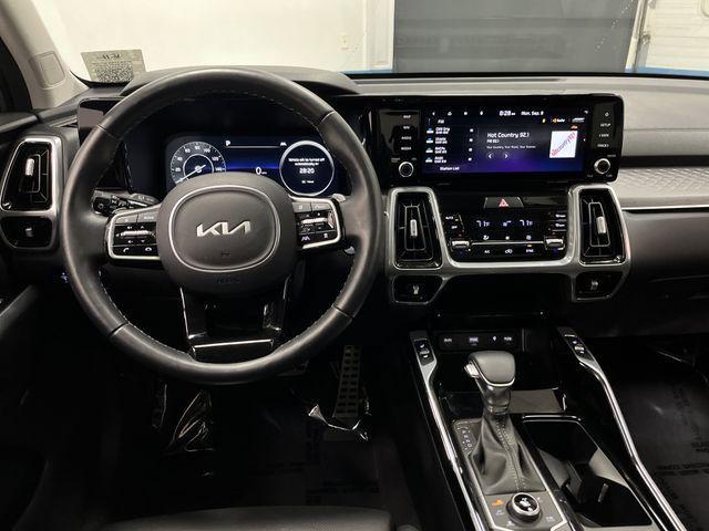 Photo of 2023 Wolf Gray Kia Sorento