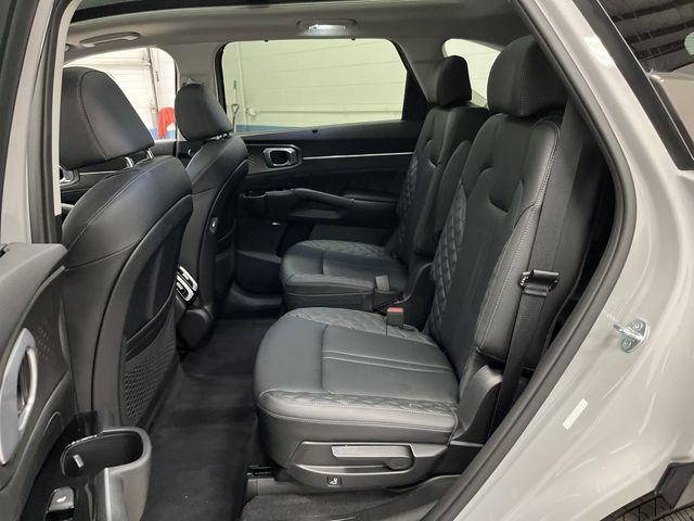 Photo of 2023 Wolf Gray Kia Sorento