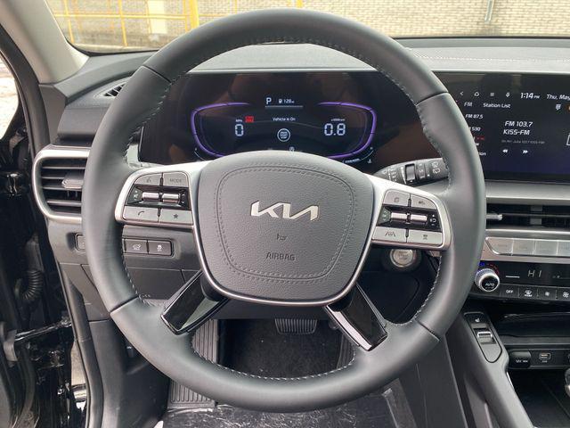 Photo of 2025 Ebony Black Kia Telluride