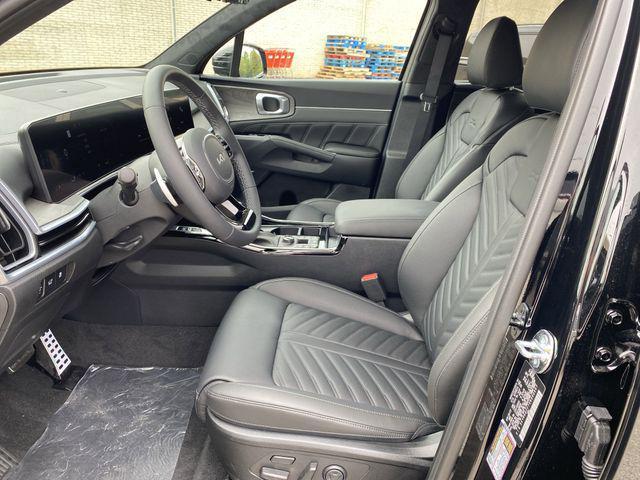 Photo of 2025 Ebony Black Kia Sorento