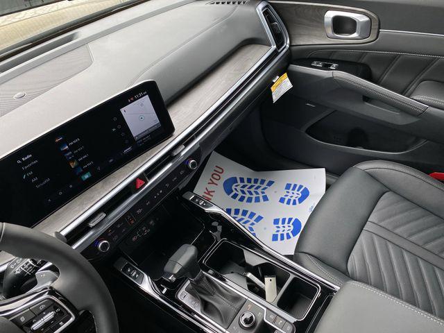 Photo of 2025 Ebony Black Kia Sorento