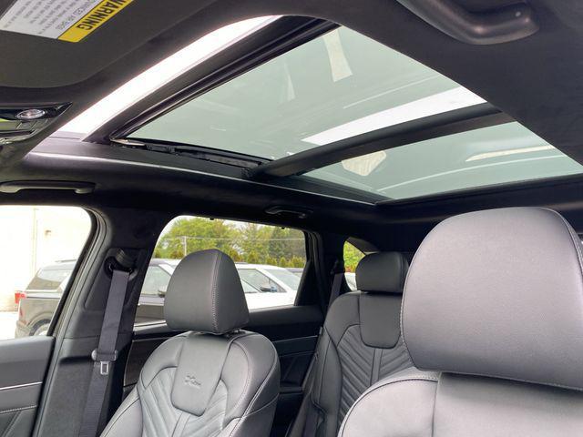 Photo of 2025 Ebony Black Kia Sorento