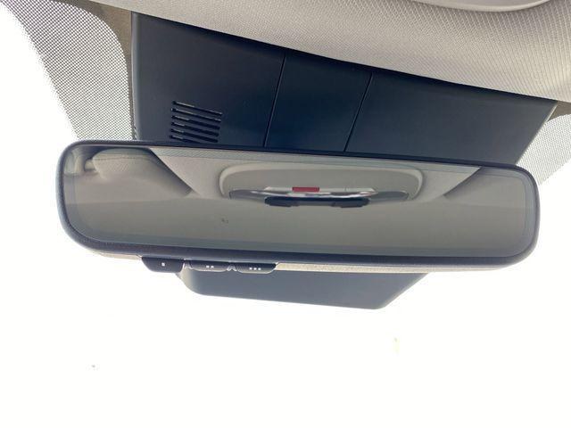Photo of 2025 Cityscape Green Kia Sorento Hybrid