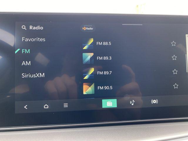 Photo of 2025 Cityscape Green Kia Sorento Hybrid