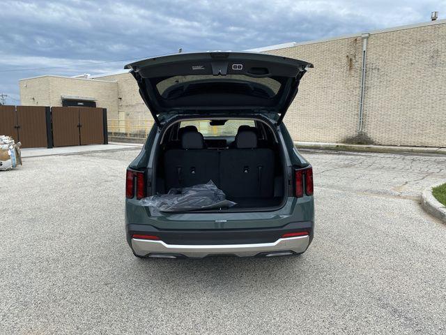 Photo of 2025 Cityscape Green Kia Sorento Hybrid