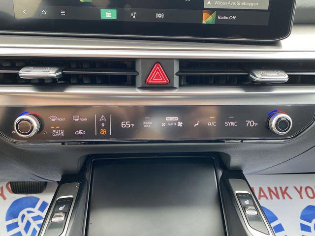Photo of 2025 Cityscape Green Kia Sorento Hybrid