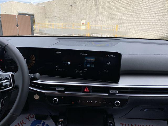 Photo of 2025 Cityscape Green Kia Sorento Hybrid