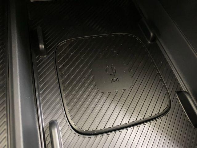 Photo of 2025 Ivory Silver Kia Carnival Hybrid