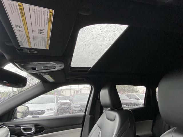 Photo of 2024 Diamond Black Jeep Compass