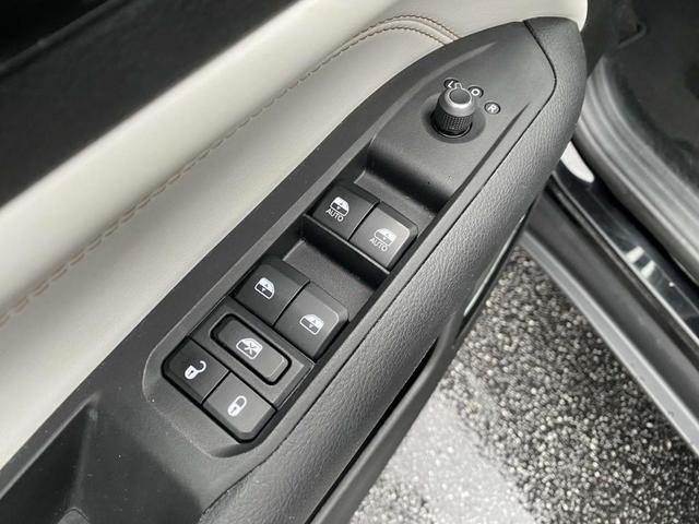 Photo of 2024 Diamond Black Jeep Compass