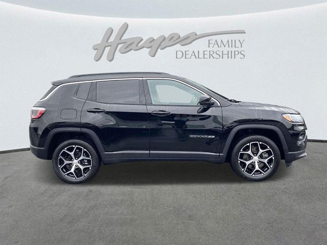 Photo of 2024 Diamond Black Jeep Compass