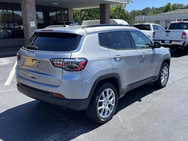 Photo of 2023 Billet Silver Metallic Clearcoat Jeep Compass