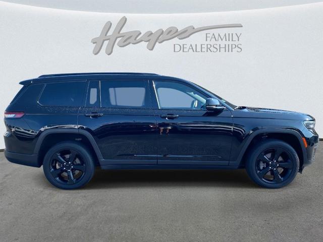 Photo of 2022 Diamond Black Jeep Grand Cherokee L