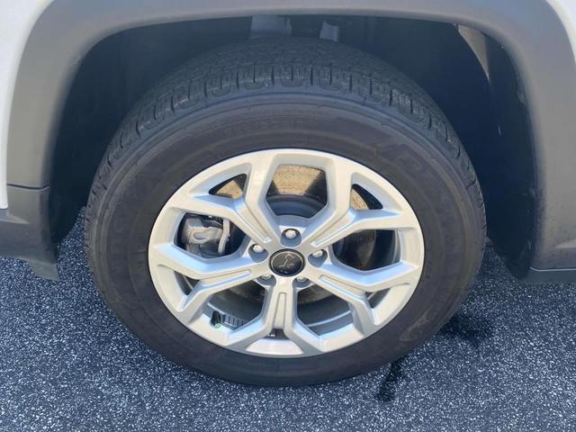 Photo of 2025 Bright White Clearcoat Jeep Compass
