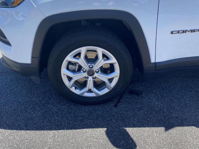Photo of 2025 Bright White Clearcoat Jeep Compass