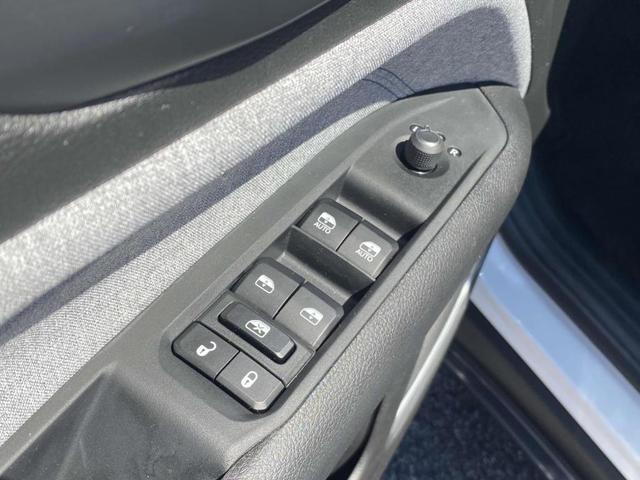 Photo of 2025 Bright White Clearcoat Jeep Compass