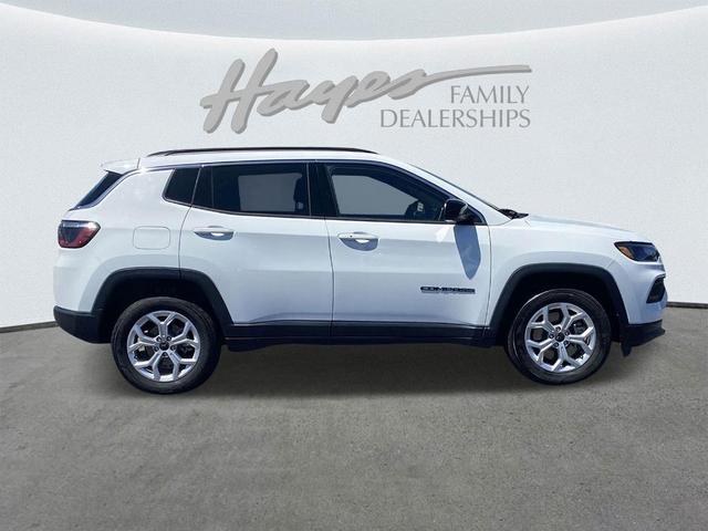 Photo of 2025 Bright White Clearcoat Jeep Compass