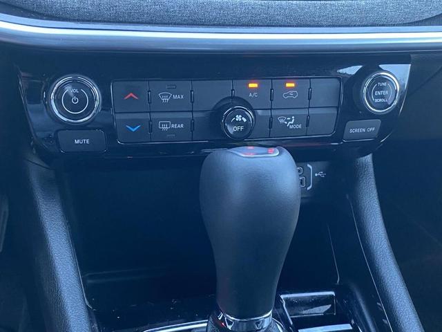 Photo of 2025 Bright White Clearcoat Jeep Compass