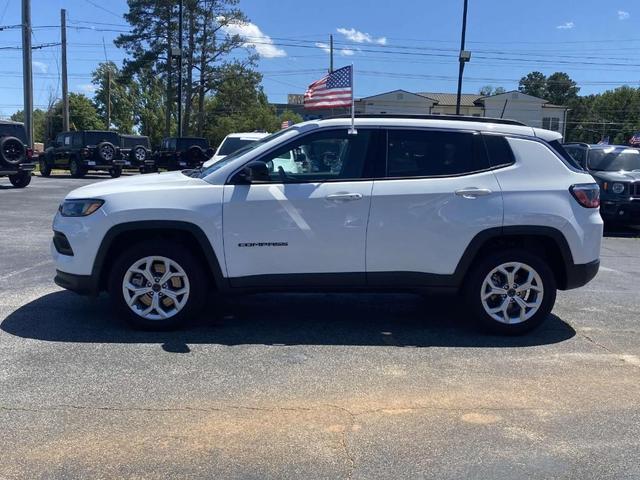 Photo of 2025 Bright White Clearcoat Jeep Compass