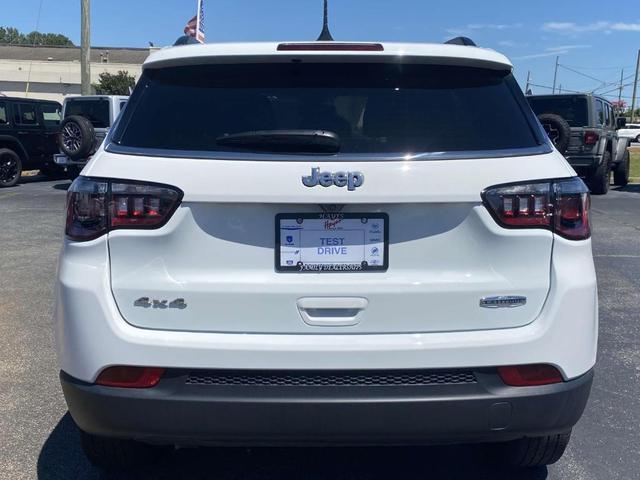 Photo of 2025 Bright White Clearcoat Jeep Compass