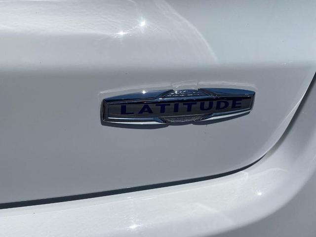 Photo of 2025 Bright White Clearcoat Jeep Compass