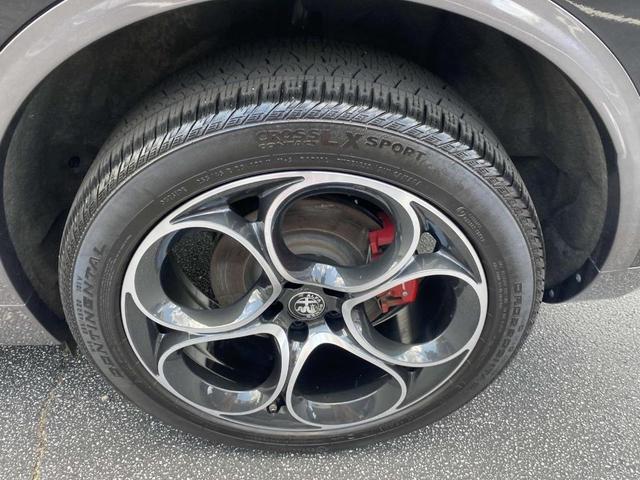 Photo of 2024 Vulcano Black Metallic Alfa Romeo Stelvio