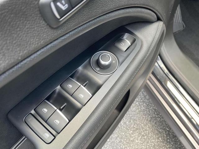 Photo of 2024 Vulcano Black Metallic Alfa Romeo Stelvio