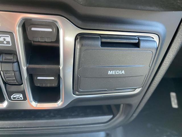 Photo of 2025 Granite Crystal Clearcoat Metallic Jeep Gladiator