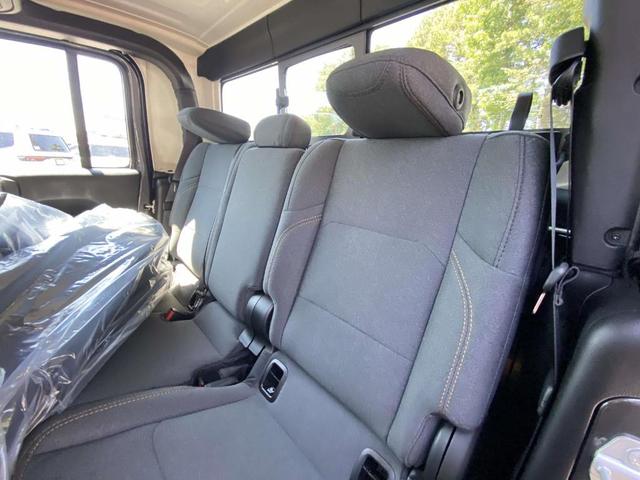 Photo of 2025 Granite Crystal Clearcoat Metallic Jeep Gladiator