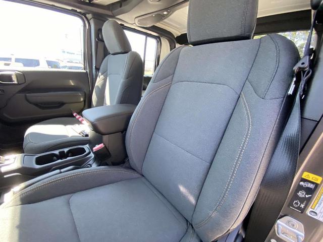Photo of 2025 Granite Crystal Clearcoat Metallic Jeep Gladiator