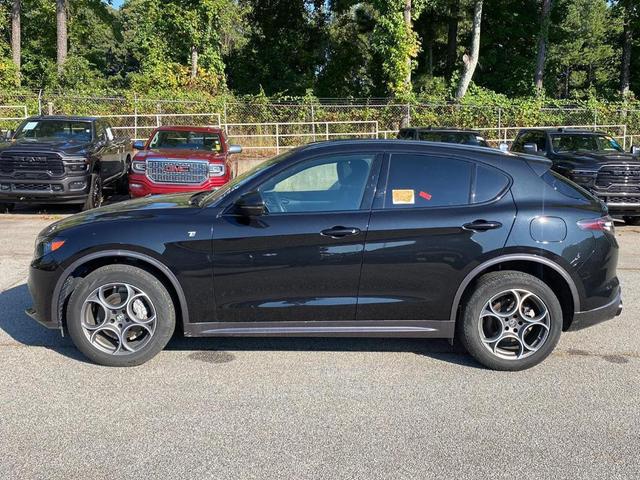 Photo of 2024 Vulcano Black Metallic Alfa Romeo Stelvio