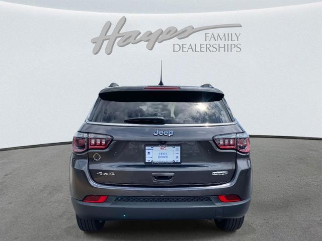 Photo of 2022 Granite Crystal Clearcoat Metallic Jeep Compass