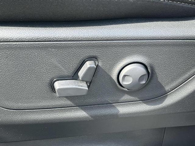 Photo of 2025 Bright White Clearcoat RAM 1500