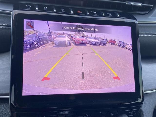 Photo of 2023 Metallic Jeep Grand Cherokee