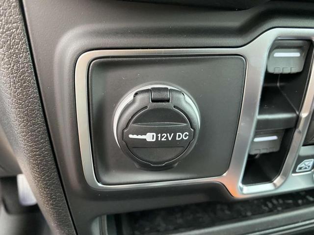 Photo of 2025 Bright White Clearcoat Jeep Wrangler
