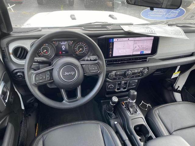 Photo of 2025 Bright White Clearcoat Jeep Wrangler