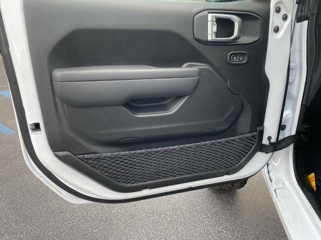 Photo of 2025 Bright White Clearcoat Jeep Wrangler