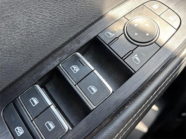 Photo of 2023 Champagne Silver Metallic Nissan Rogue