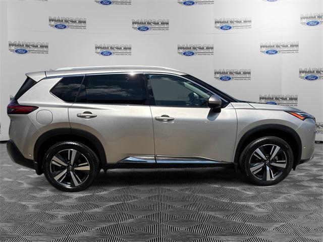 Photo of 2023 Champagne Silver Metallic Nissan Rogue