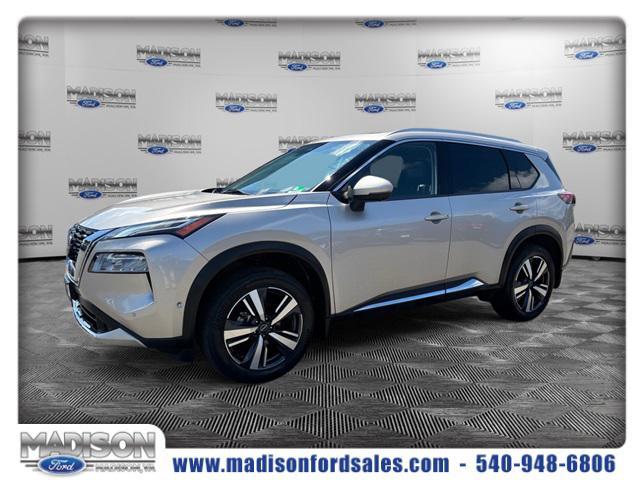 Photo of 2023 Champagne Silver Metallic Nissan Rogue