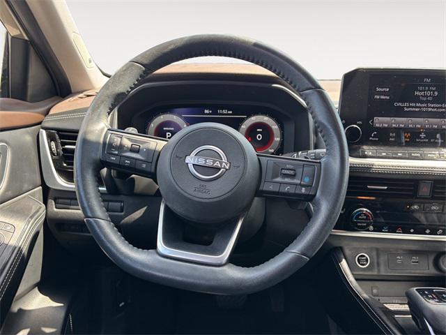 Photo of 2023 Champagne Silver Metallic Nissan Rogue