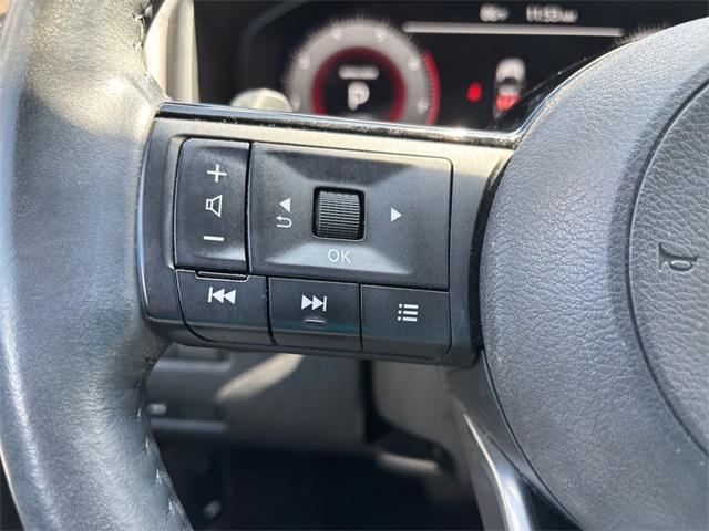 Photo of 2023 Champagne Silver Metallic Nissan Rogue