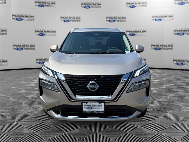 Photo of 2023 Champagne Silver Metallic Nissan Rogue
