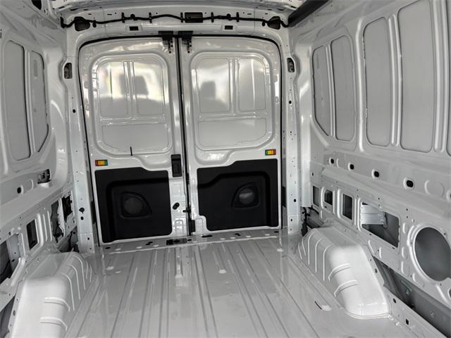 Photo of 2025 Oxford White Ford Transit-250