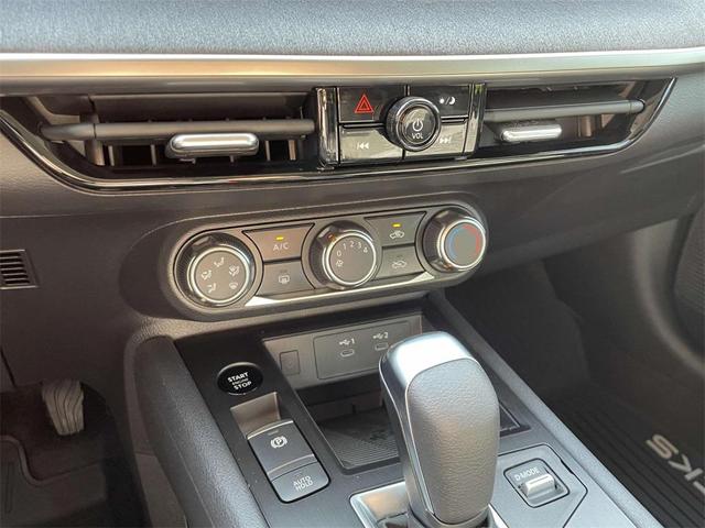 Photo of 2025 Bronze Nissan Kicks