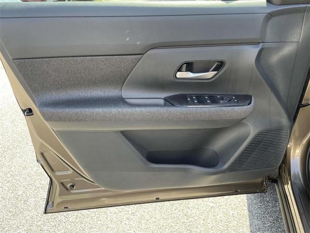 Photo of 2025 Bronze Nissan Kicks